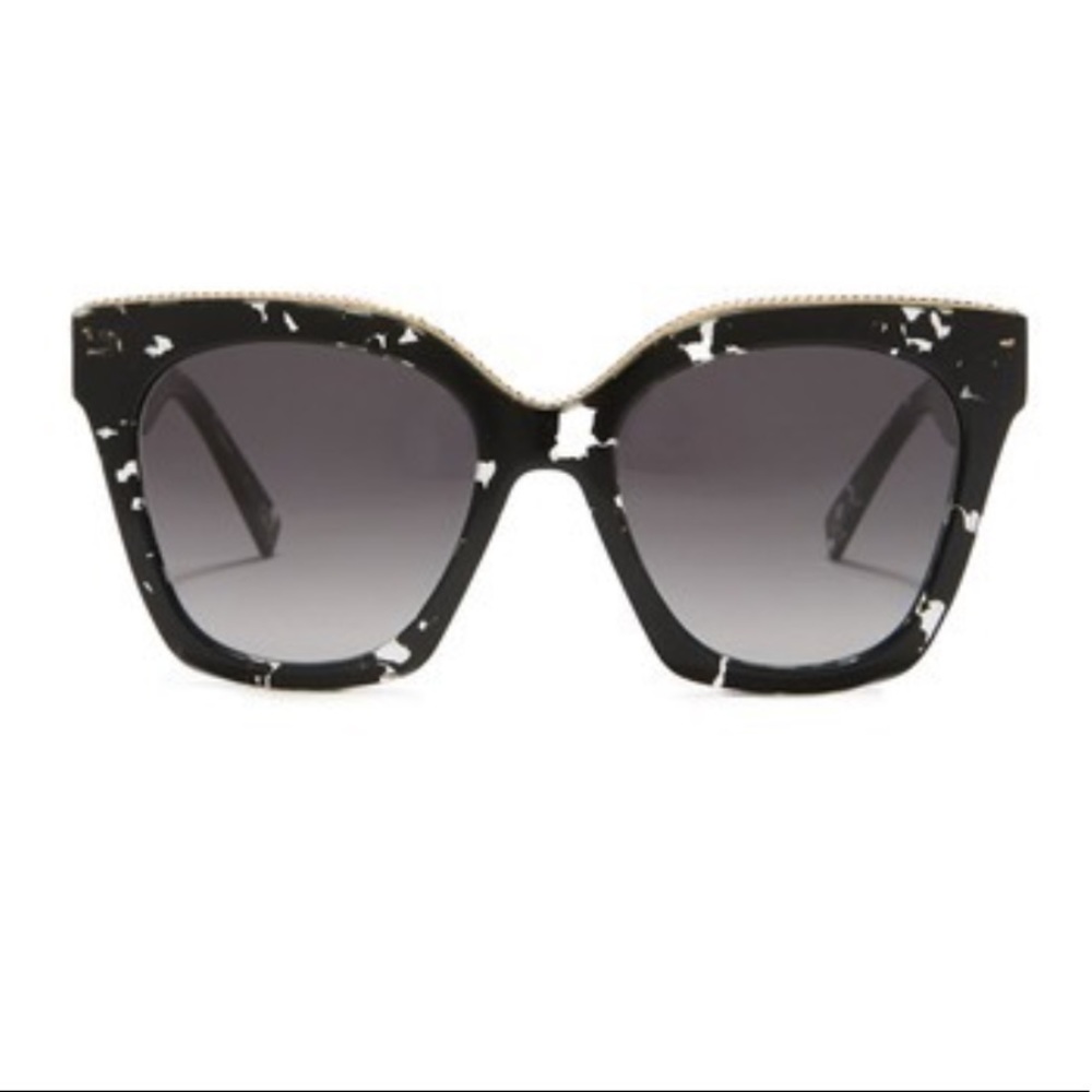 💯AUTHENTIC Marc Jacobs 52mm twist square - Picture 3 of 4